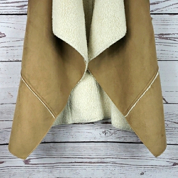 🎉HP🎉XHILARATION Faux Suede & Fur Vest Size SP - Picture 3 of 10